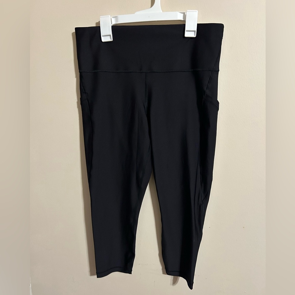 Women’s black Athleta capris